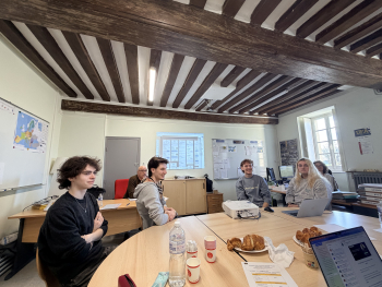 étudiants table ronde 